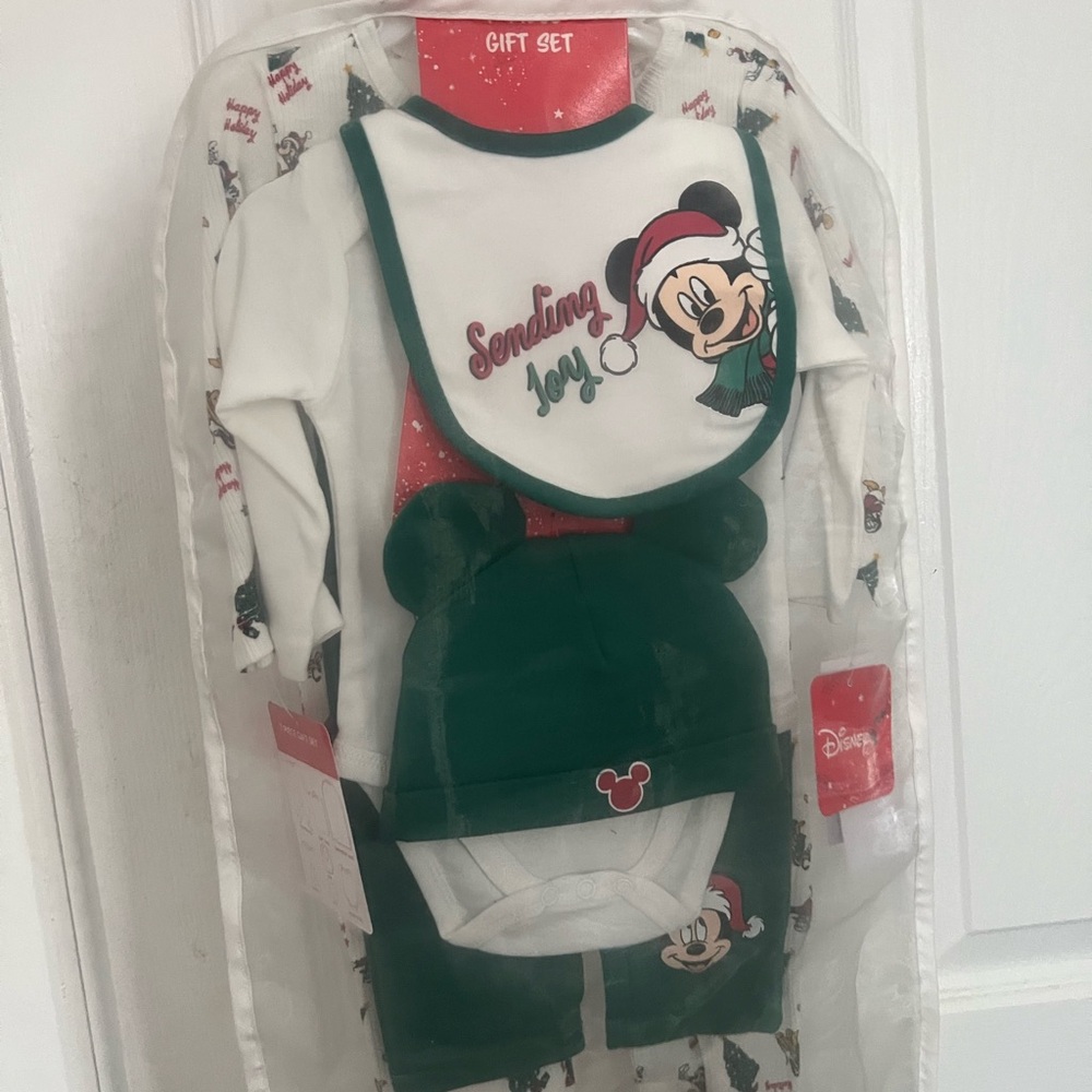 Disney Green and White Baby Gift Set